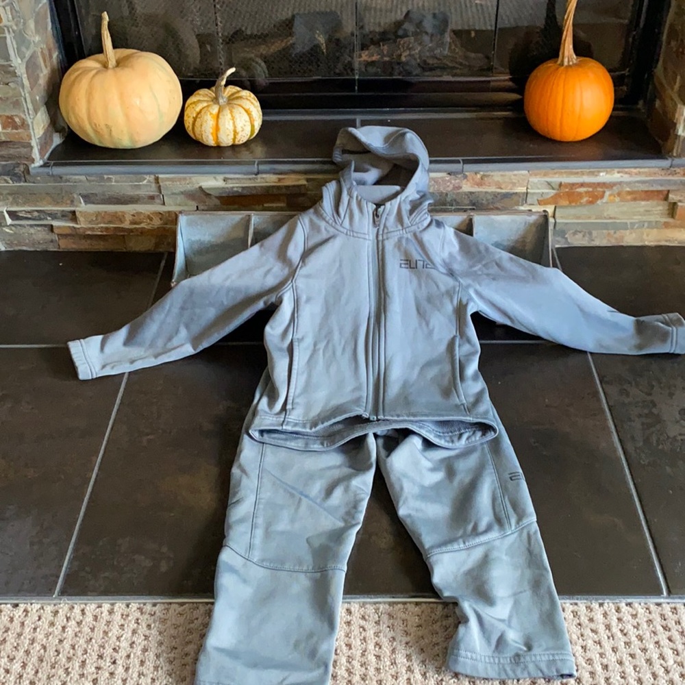 Nike Elite set with zip up hoodie. Gray, size 3T.